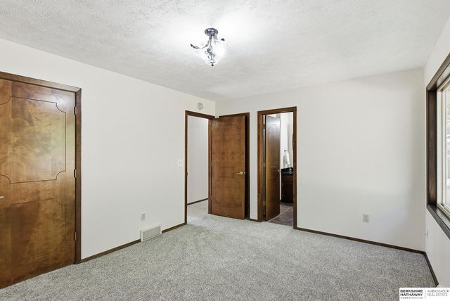 1606 Farrell Drive, Bellevue, NE 68005