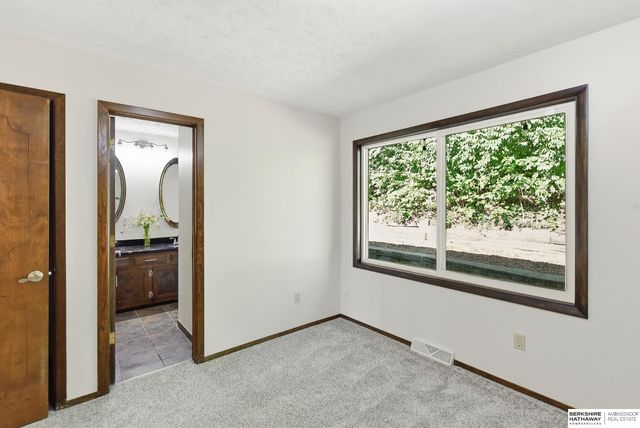 1606 Farrell Drive, Bellevue, NE 68005