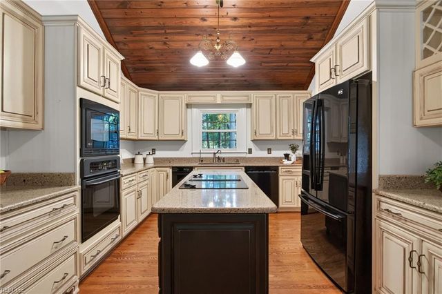 413 Woodards Ford RD, Chesapeake, VA 23322