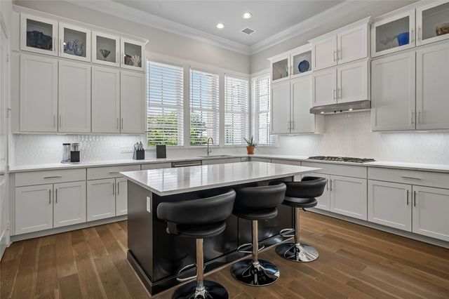 14999 Oak Street, Addison, TX 75001