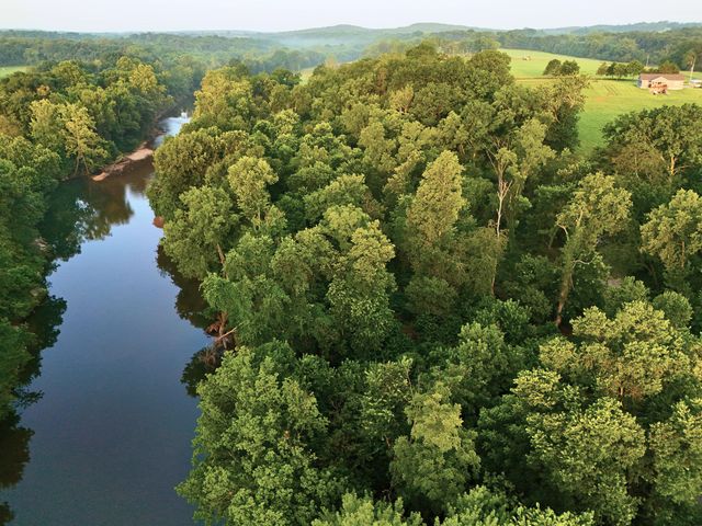 15221 Cleveland Road, Houston, MO 65483