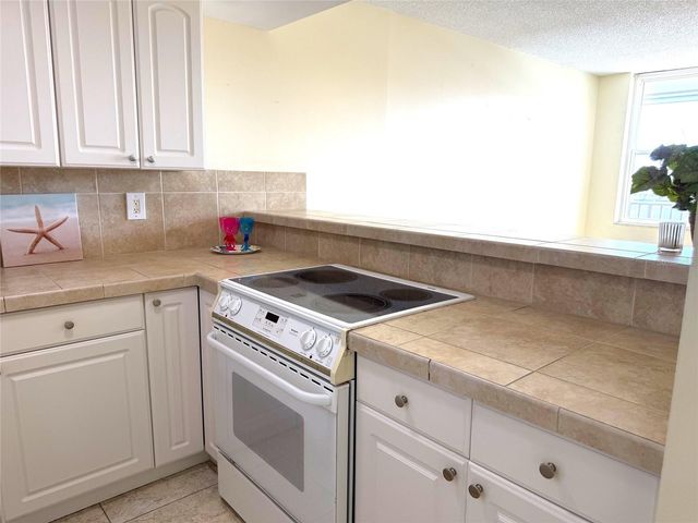 7665 SUN ISLAND DRIVE S 409, South Pasadena, FL 33707
