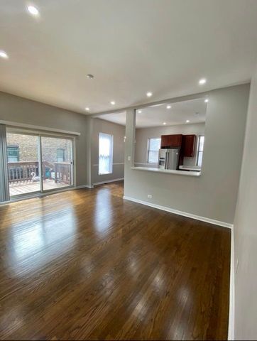 1555 W Rosemont Avenue 1, Chicago, IL 60660
