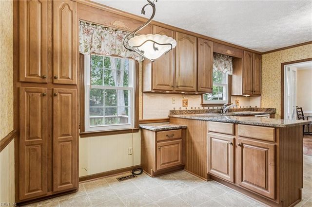 10 Stirrup CT, Hampton, VA 23664