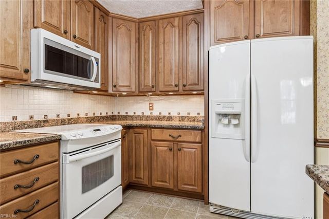 10 Stirrup CT, Hampton, VA 23664