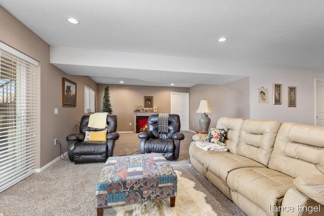 11797 Crystal Ridge Drive Ne, Algoma Twp, MI 49345