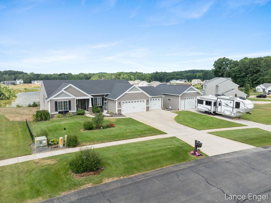 11797 Crystal Ridge Drive Ne, Algoma Twp, MI 49345