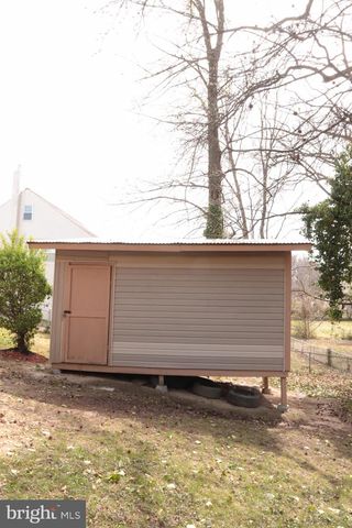 2005 GAYLORD DR, Suitland, MD 20746