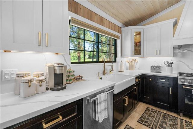 1053 Club View Drive, Big Bear, CA 92315