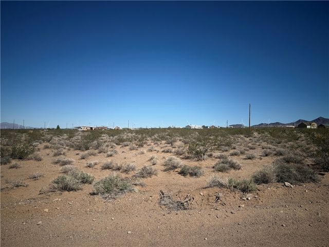 11465 W Rocking Horse Drive, White Hills, AZ 86445