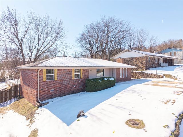 1804 Parkview Street, Van Buren, AR 72956