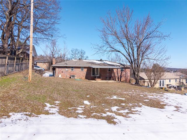 1804 Parkview Street, Van Buren, AR 72956