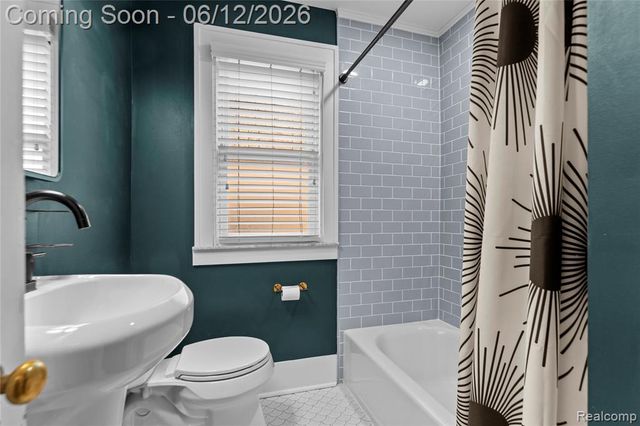 454 W Saratoga Street, Ferndale, MI 48220
