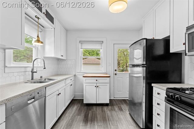 454 W Saratoga Street, Ferndale, MI 48220