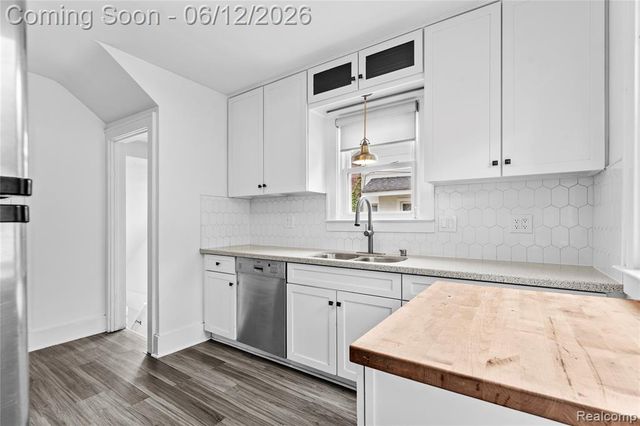 454 W Saratoga Street, Ferndale, MI 48220