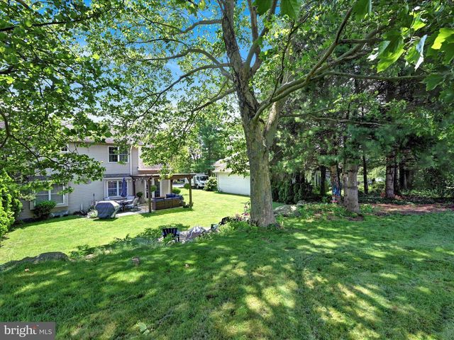 622 PONDSIDE LN, Lebanon, PA 17042