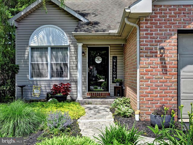 622 PONDSIDE LN, Lebanon, PA 17042