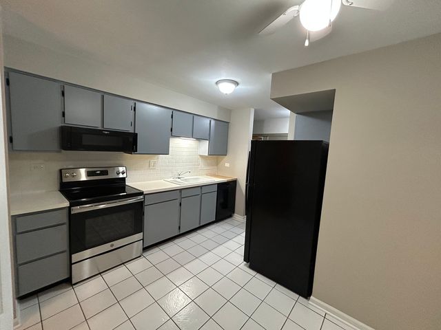 1615 E Central Road 111B, Arlington Heights, IL 60005