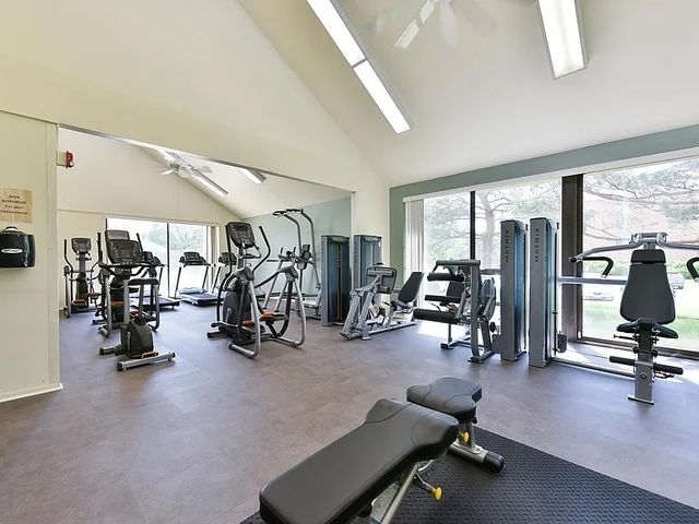 1615 E Central Road 111B, Arlington Heights, IL 60005