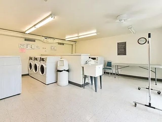 1615 E Central Road 111B, Arlington Heights, IL 60005