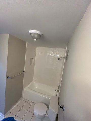 1615 E Central Road 111B, Arlington Heights, IL 60005