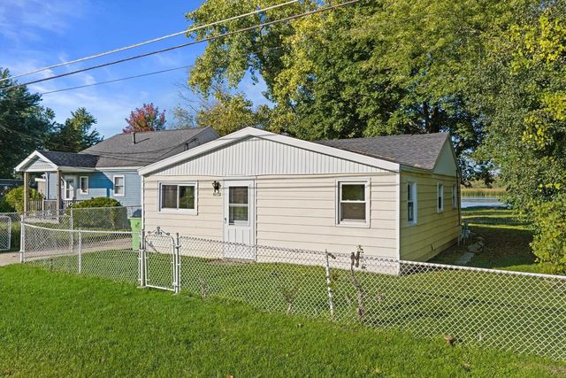 8012 Fox River ROAD, Waterford, WI 53185