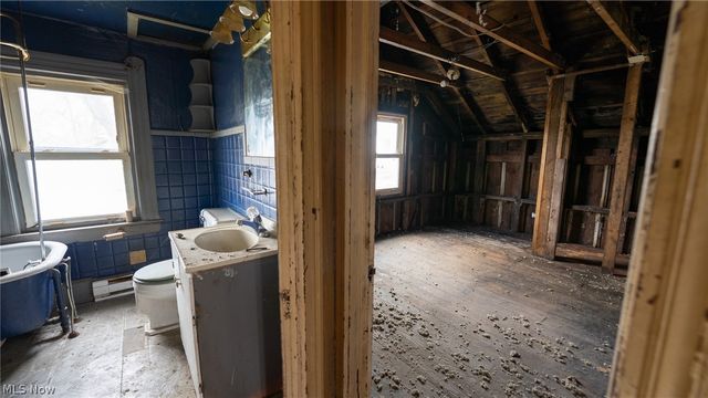 318 11th Street, Elyria, OH 44035