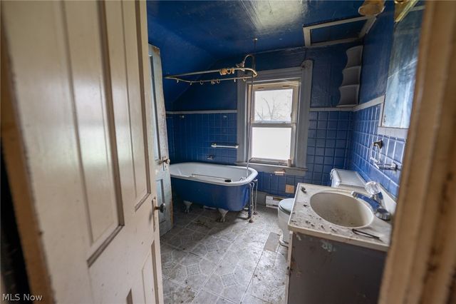 318 11th Street, Elyria, OH 44035