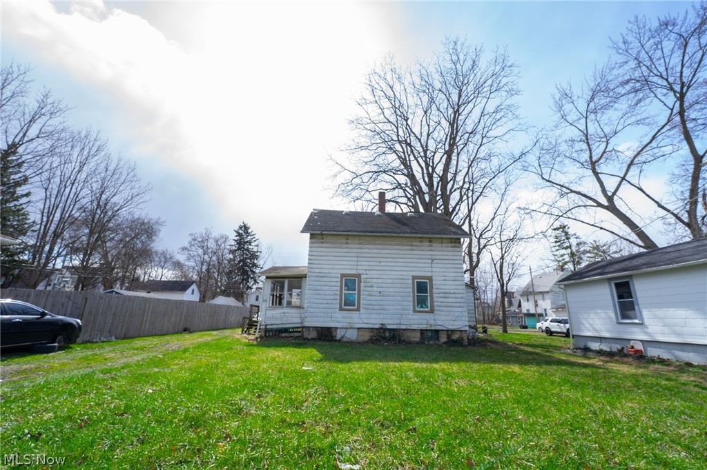 318 11th Street, Elyria, OH 44035