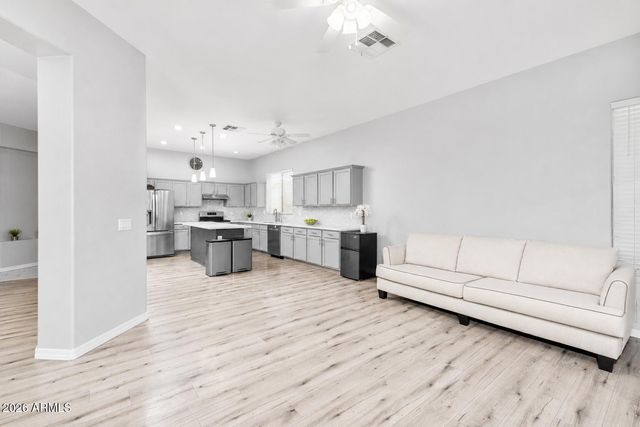 3718 S SETON Avenue, Gilbert, AZ 85297