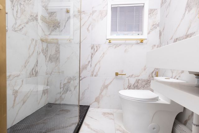 2085 Memorial Drv, South Hadley, MA 01075