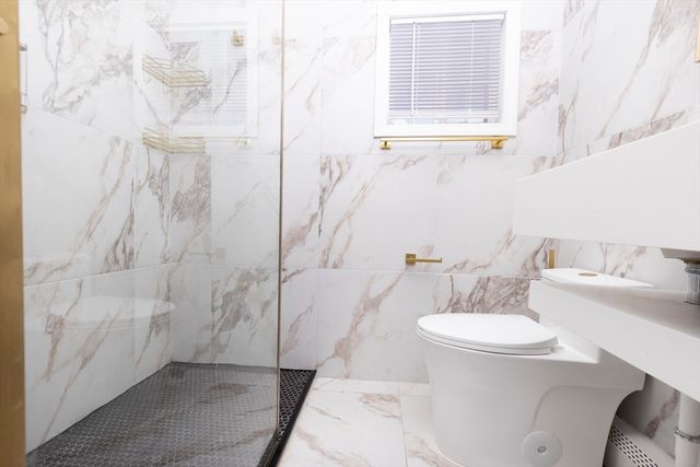 2085 Memorial Drv, South Hadley, MA 01075