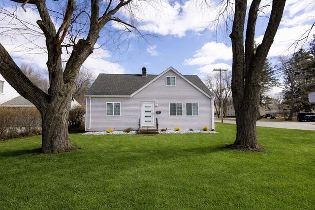 2085 Memorial Drv, South Hadley, MA 01075