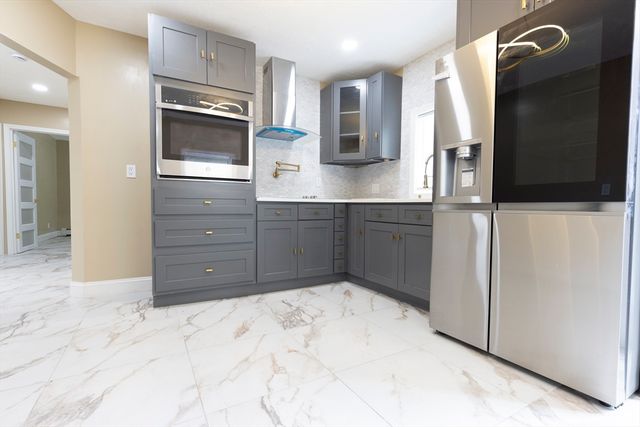 2085 Memorial Drv, South Hadley, MA 01075