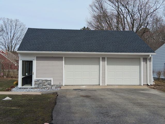 2085 Memorial Drv, South Hadley, MA 01075