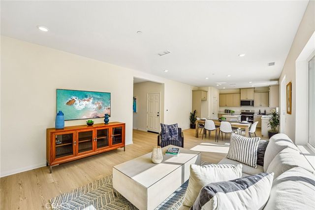 884 Porta Marina Lane, Lake Elsinore, CA 92530
