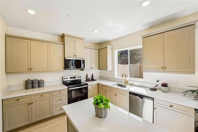 884 Porta Marina Lane, Lake Elsinore, CA 92530