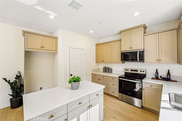 884 Porta Marina Lane, Lake Elsinore, CA 92530