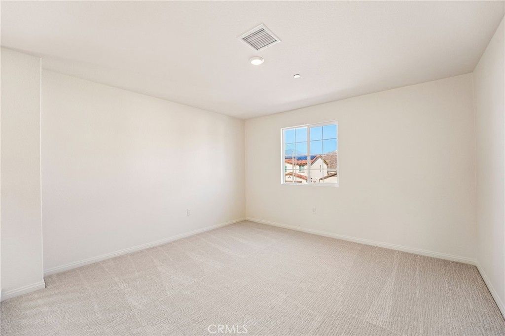 Image 10 of property listing at 884 Porta Marina Lane, Lake Elsinore, CA 92530