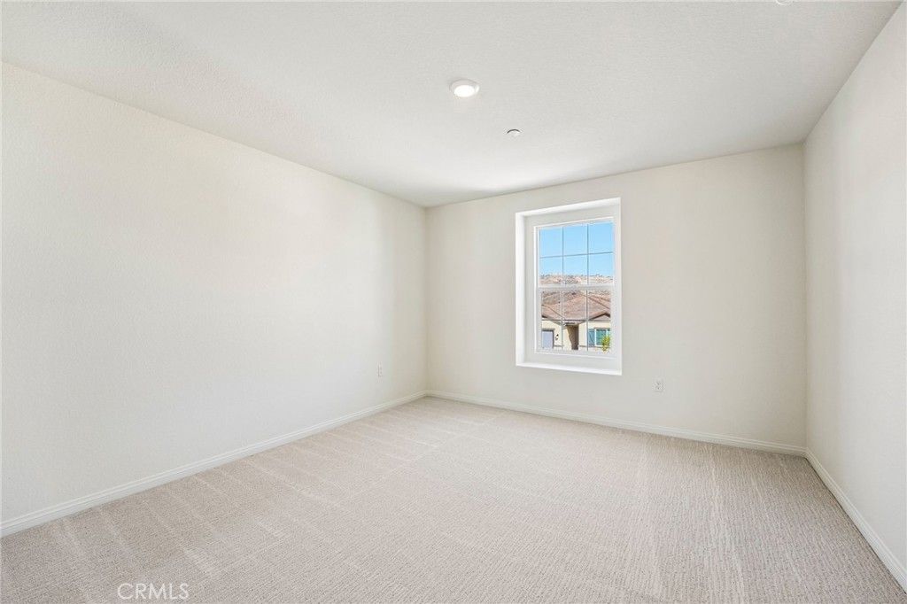 Image 13 of property listing at 884 Porta Marina Lane, Lake Elsinore, CA 92530
