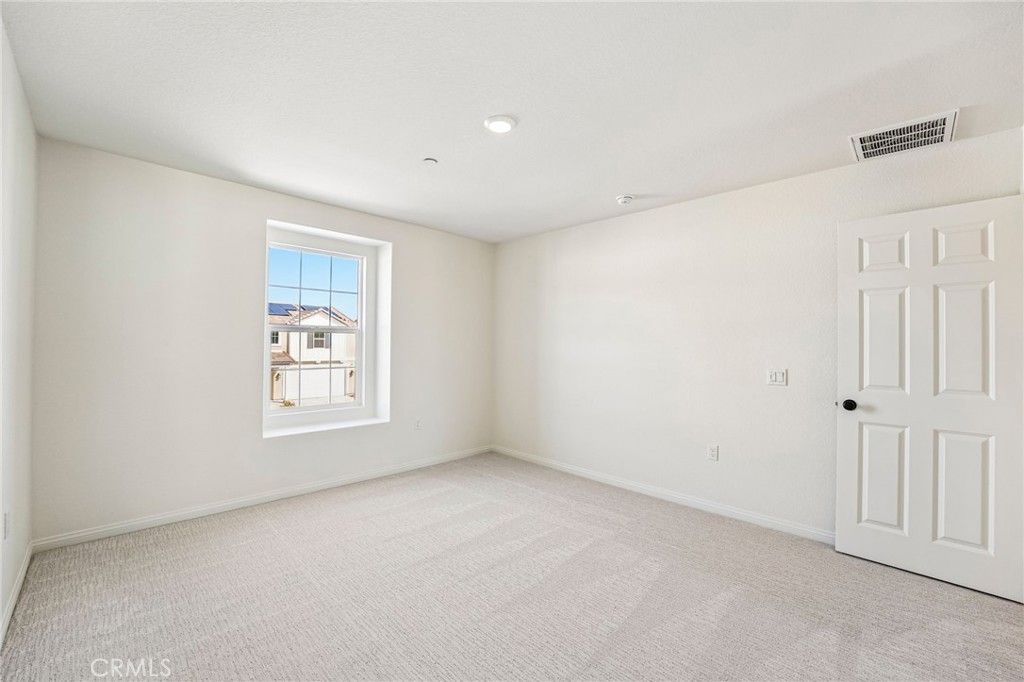 Image 15 of property listing at 884 Porta Marina Lane, Lake Elsinore, CA 92530