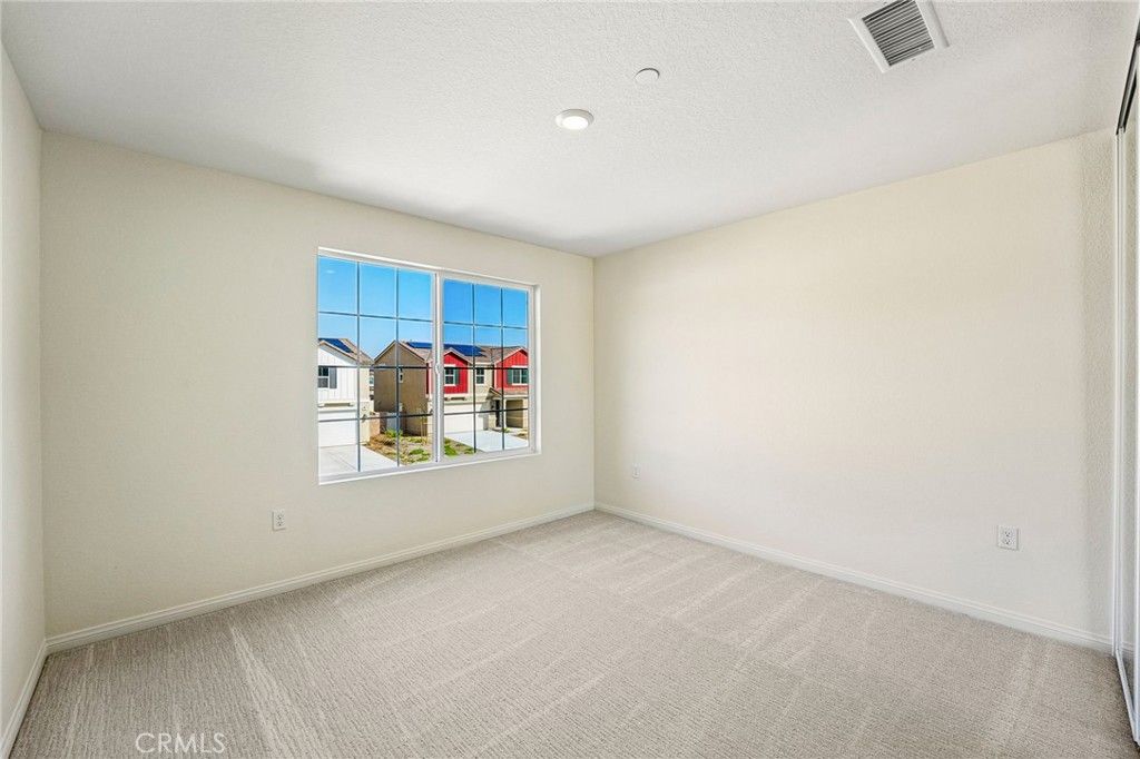 Image 16 of property listing at 884 Porta Marina Lane, Lake Elsinore, CA 92530