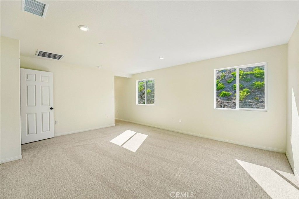 Image 21 of property listing at 884 Porta Marina Lane, Lake Elsinore, CA 92530
