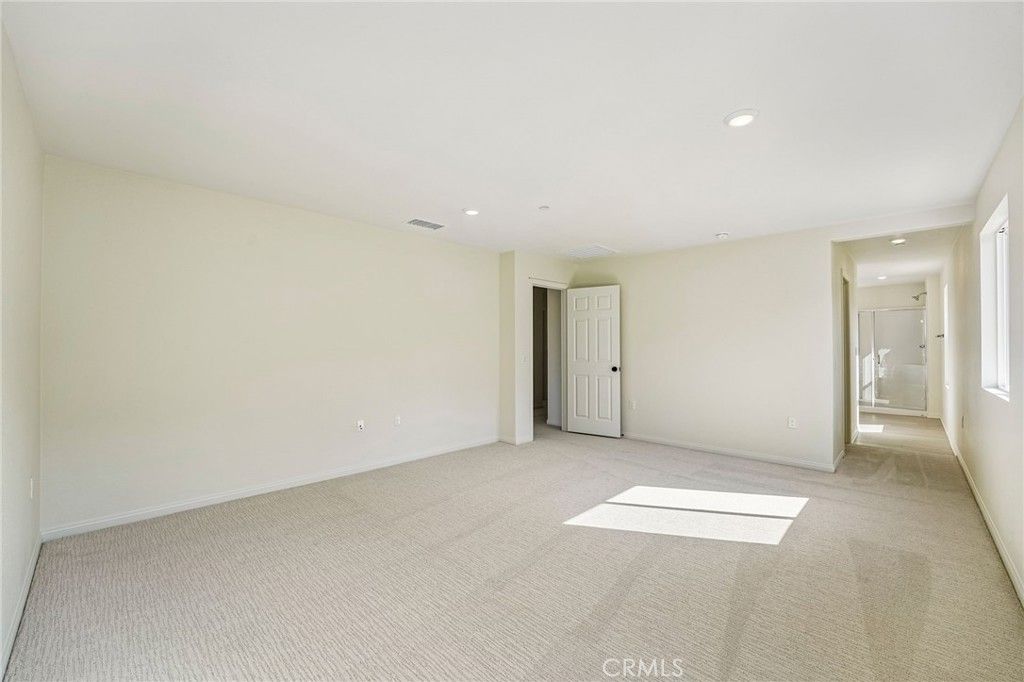 Image 22 of property listing at 884 Porta Marina Lane, Lake Elsinore, CA 92530