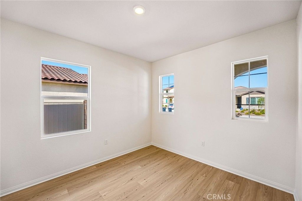 Image 28 of property listing at 884 Porta Marina Lane, Lake Elsinore, CA 92530