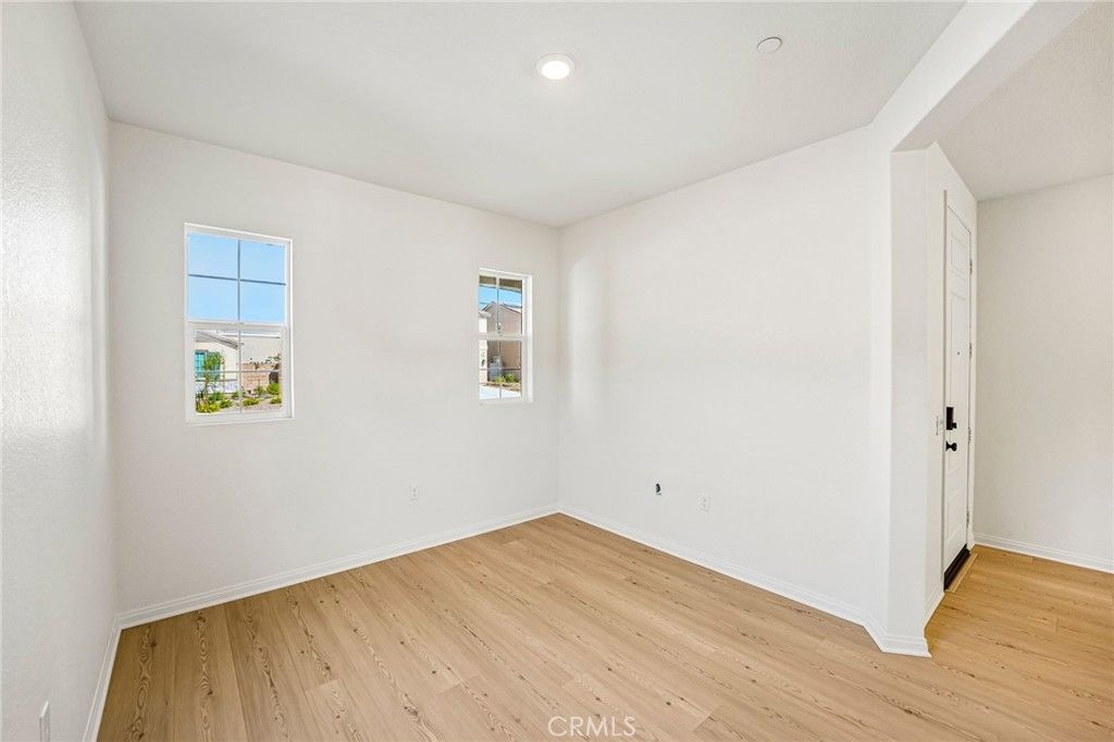 Image 29 of property listing at 884 Porta Marina Lane, Lake Elsinore, CA 92530