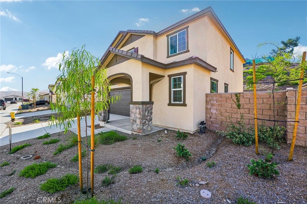 Image 3 of property listing at 884 Porta Marina Lane, Lake Elsinore, CA 92530