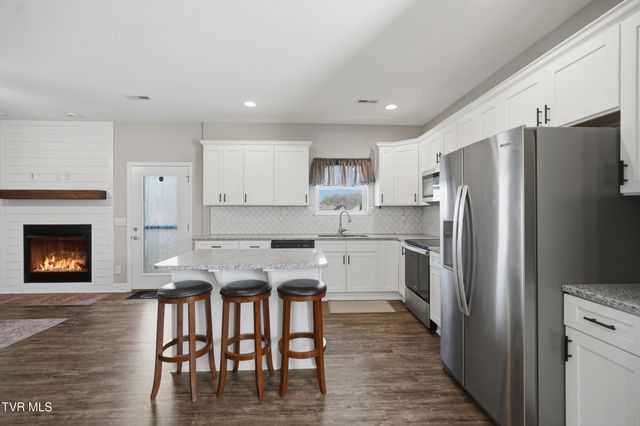 1512 West College Street, Jonesborough, TN 37659