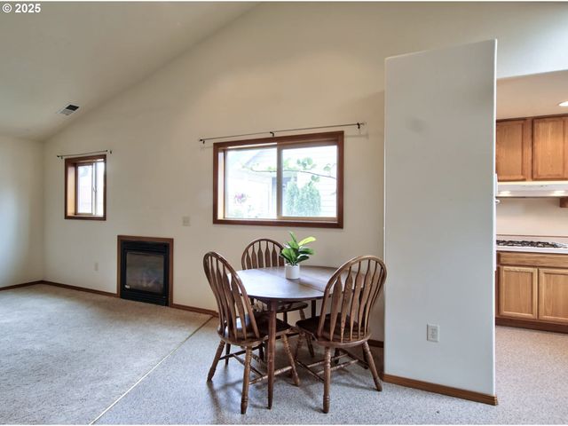 243 Se HARNEY St, Sheridan, OR 97378