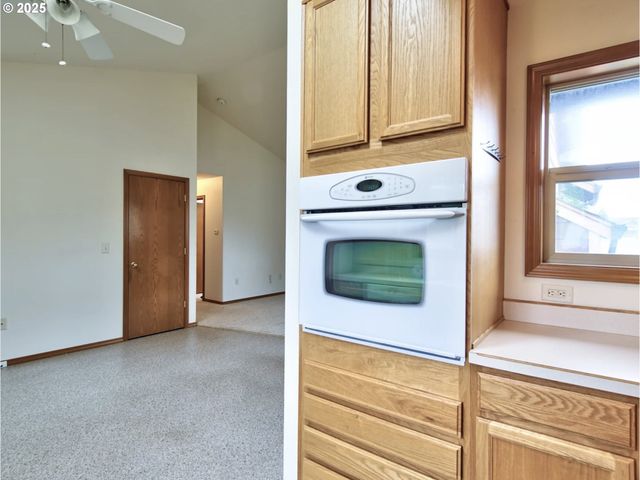 243 Se HARNEY St, Sheridan, OR 97378